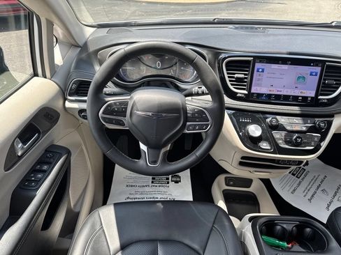 Used 2024 Chrysler Pacifica Limited FWD image 26