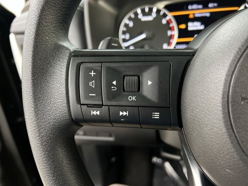 Used 2023 Nissan Rogue S image 37