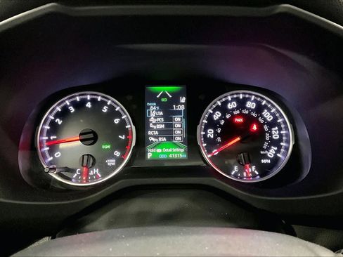 Used 2020 Toyota RAV4 XLE Premium FWD image 25