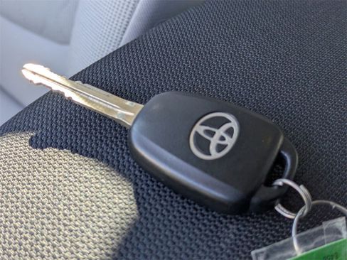 Used 2023 Toyota Corolla Cross L image 40