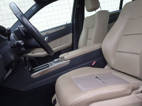 Used 2010 Mercedes-Benz E 350 4MATIC Sedan image 9