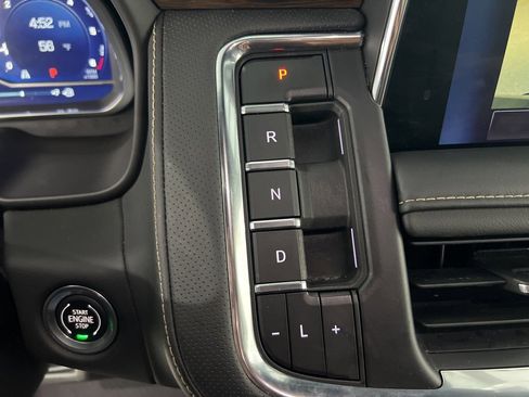 Used 2024 Chevrolet Suburban Premier image 14