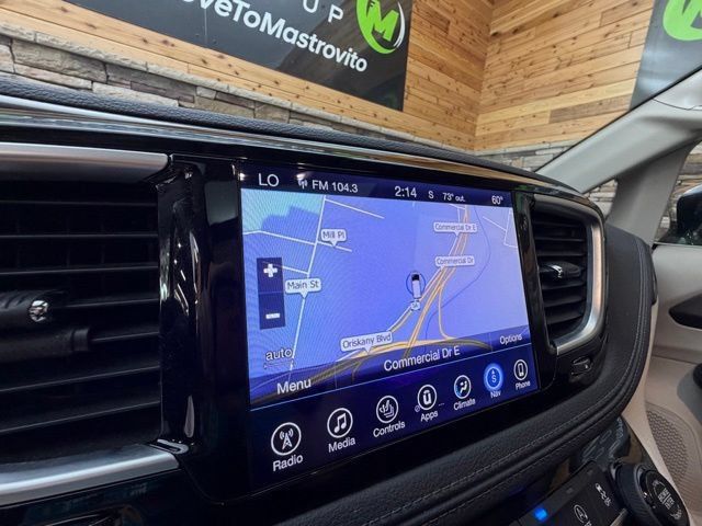 Used 2017 Chrysler Pacifica Limited w/ UConnect Theater Package FWD image 24