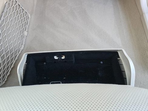 Used 2016 Mercedes-Benz E 250 4MATIC Sedan image 31