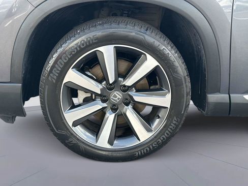 Certified 2025 Honda Pilot Touring image 11