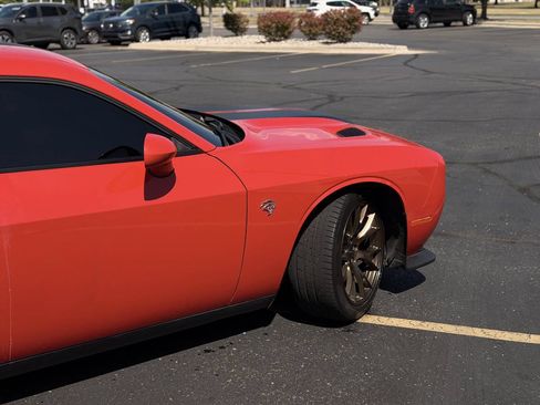 Used 2016 Dodge Challenger SRT Hellcat RWD image 8