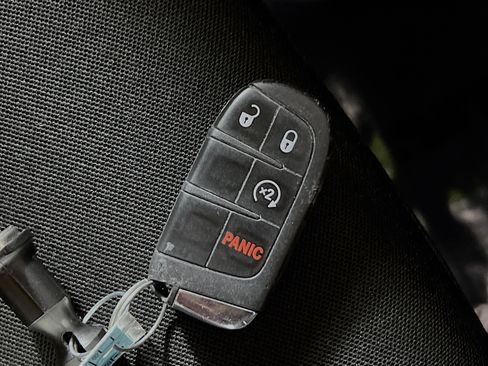 Used 2020 Jeep Renegade Latitude AWD/4WD image 36