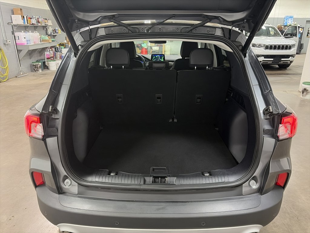 Used 2022 Ford Escape Titanium AWD/4WD image 28