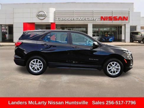 Used 2022 Chevrolet Equinox LS AWD/4WD image 2