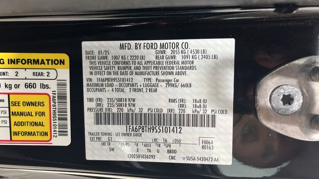 Used 2025 Ford Mustang Premium RWD image 28