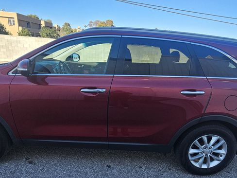 Used 2016 Kia Sorento LX w/ LX Convenience Package image 8
