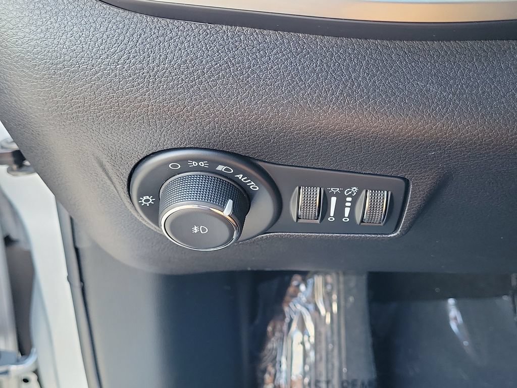 Used 2024 Jeep Compass Latitude AWD/4WD image 25
