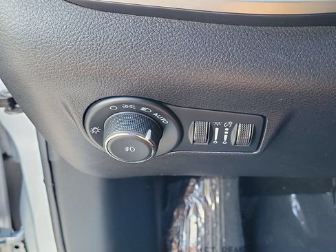 Used 2024 Jeep Compass Latitude AWD/4WD image 25