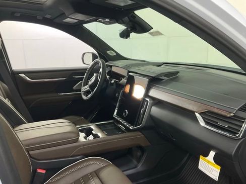 New 2026 GMC Acadia Denali Ultimate w/ LPO, Floor Liner Package image 31