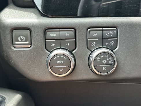 Used 2024 GMC Sierra 1500 SLT w/ SLT Premium Plus Package AWD/4WD image 28