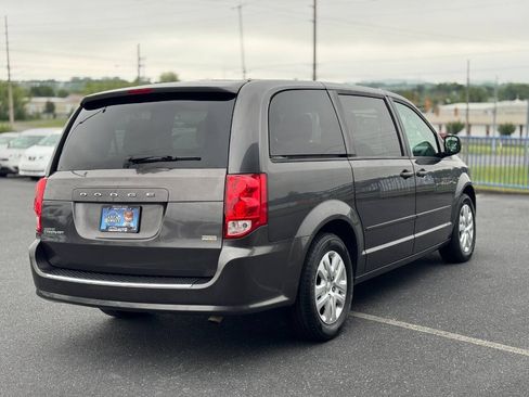 Used 2017 Dodge Grand Caravan SE FWD image 4
