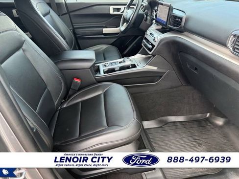 Used 2023 Ford Explorer XLT w/ Equipment Group 202A image 14