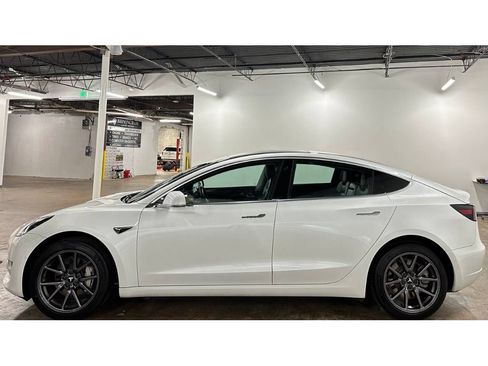 Used 2020 Tesla Model 3 Standard Range Plus RWD image 8