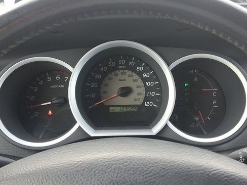 Used 2010 Toyota Tacoma PreRunner image 19