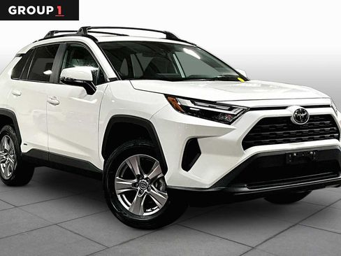 Used 2025 Toyota RAV4 XLE w/ Convenience Package image 3