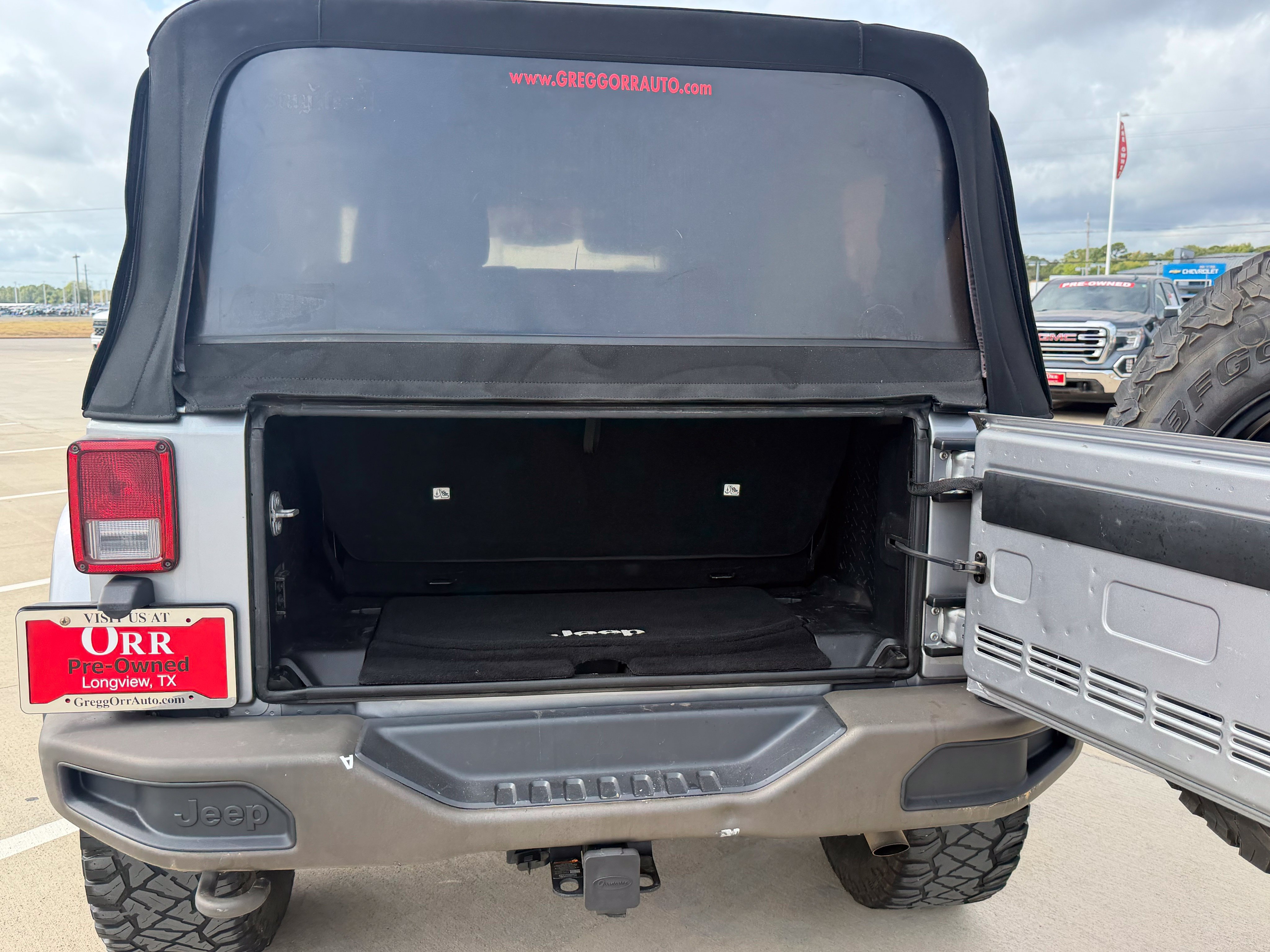 Used 2016 Jeep Wrangler Sahara AWD/4WD image 11
