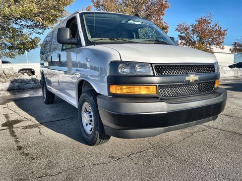 New 2025 Chevrolet Express 2500 Work Van image 2