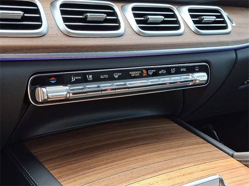 Used 2025 Mercedes-Benz GLS 450 4MATIC image 16