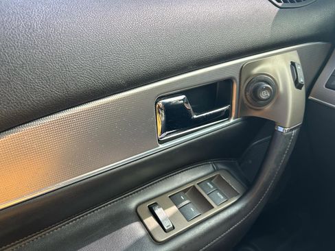 Used 2011 Lincoln MKX AWD w/ Sight & Sound Pkg image 32