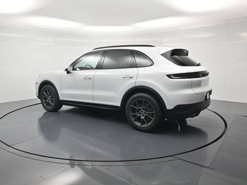 Used 2026 Porsche Cayenne AWD/4WD image 3