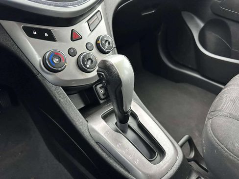 Used 2017 Chevrolet Sonic LT w/ Convenience Package image 29