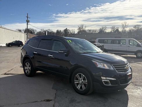 Used 2017 Chevrolet Traverse LT image 1