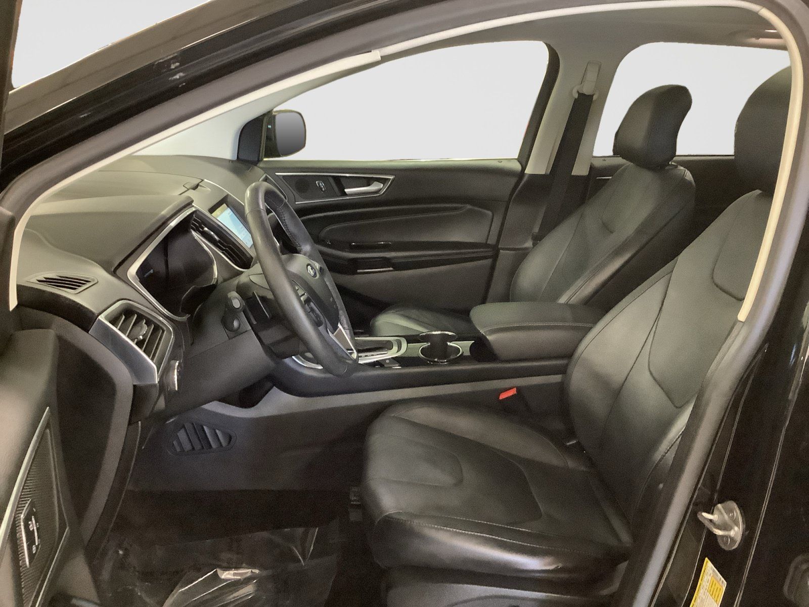 Used 2016 Ford Edge Titanium w/ Equipment Group 302A FWD image 9