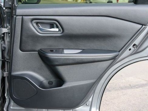 Used 2024 Nissan Rogue SV image 16