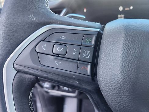 Used 2025 Jeep Grand Cherokee Altitude image 16