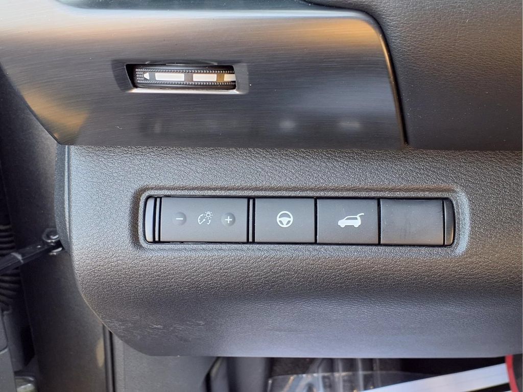 Used 2025 Nissan Pathfinder SL FWD image 20