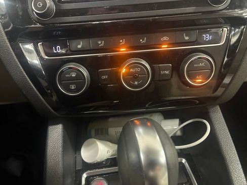 Used 2017 Volkswagen Jetta SEL FWD image 12