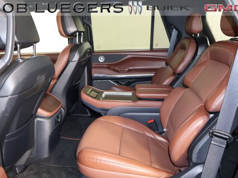Used 2026 Lincoln Navigator Reserve AWD/4WD image 12