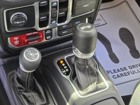 Used 2025 Jeep Wrangler Unlimited Rubicon AWD/4WD image 24