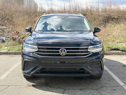 Used 2023 Volkswagen Tiguan SE image 3