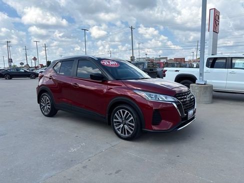 Used 2024 Nissan Kicks SV FWD image 2