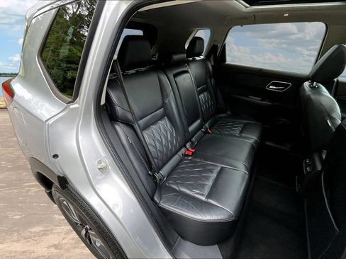 Used 2021 Nissan Rogue Platinum FWD image 27