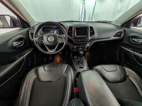 Used 2019 Jeep Cherokee Latitude Plus w/ Cold Weather Group AWD/4WD image 11