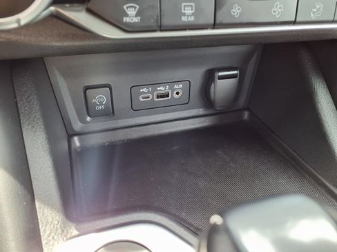 Used 2025 Nissan Sentra SR w/ SR Premium Package FWD image 9