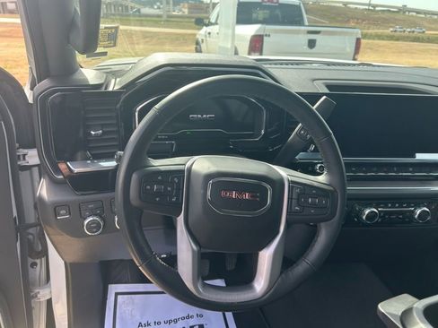 Used 2025 GMC Sierra 1500 SLT image 11
