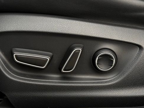 Used 2018 Toyota Prius Four w/ Advanced Technology Package image 17