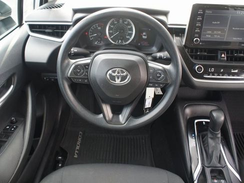 Used 2021 Toyota Corolla LE image 5