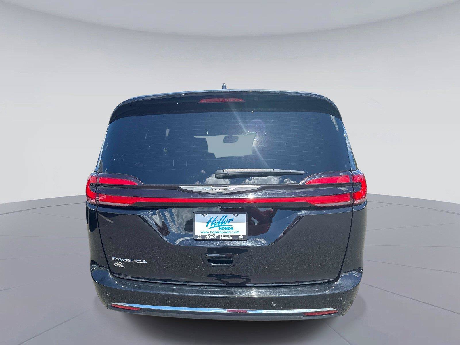 Used 2025 Chrysler Pacifica Select FWD image 5