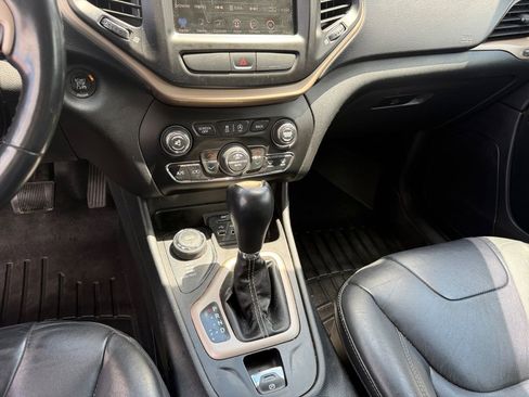Used 2015 Jeep Cherokee Limited w/ Trailer Tow Group AWD/4WD image 15