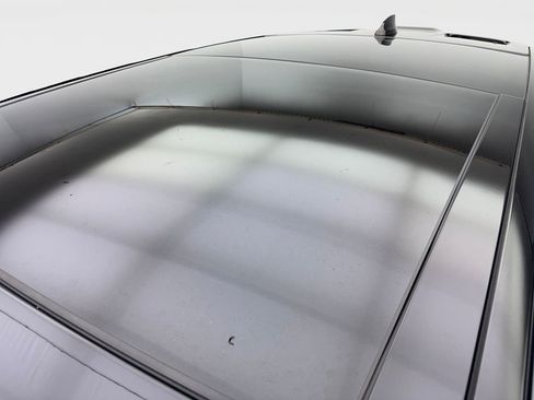 Used 2022 Land Rover Range Rover Velar R-Dynamic S image 25