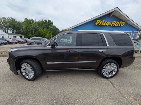 Used 2017 Cadillac Escalade Platinum AWD/4WD image 2
